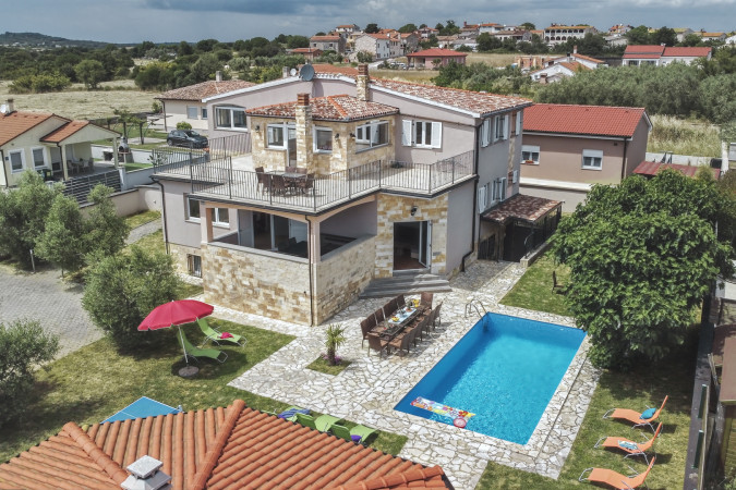 Villa GRACIA - big house, covered pool, bbq, playground & t. tennis, game room - billiards & t. football, Pula - Istria, Holidays in Croatia Hrvatska